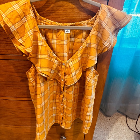 Old Navy women’s flutter-sleeve v-collar plaid blouse, M worn 1x,goldenrod - Picture 2 of 6